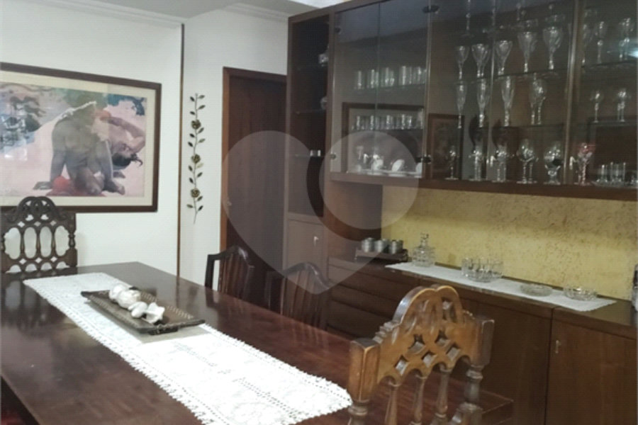 Sobrado à venda com 4 quartos, sendo 1 suíte, em Horto, São Paulo, SP