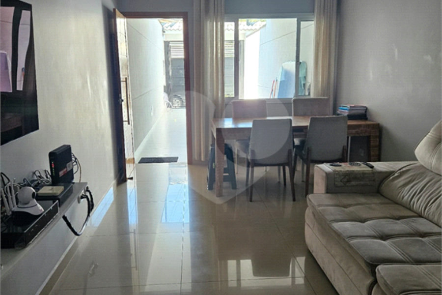 Casa à venda com 3 quartos, sendo 1 suíte, no condomínio Professora Romilde Nogueira de Sá, São Paulo - SP