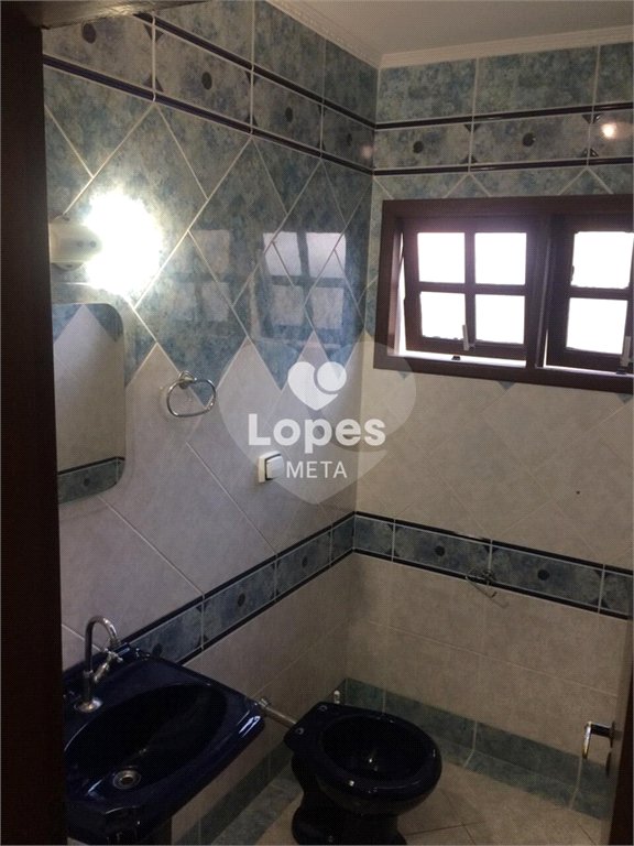 Casa à venda com 3 quartos, sendo 1 suíte, no condomínio Eldourado, São José dos Campos - SP