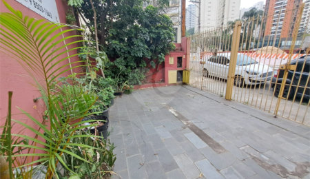 Sobrado à venda ou para alugar com 12 quartos em Vila Nova Conceição, São Paulo, SP