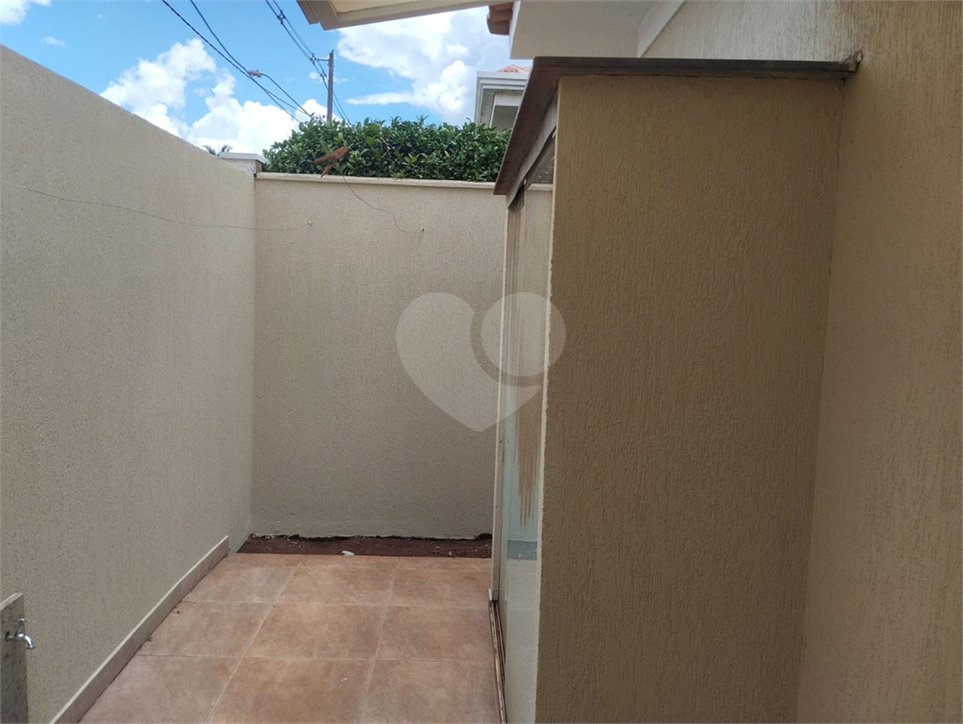 Casa à venda com 3 quartos, sendo 1 suíte,  no condomínio Vila Aracoara, Araraquara - SP