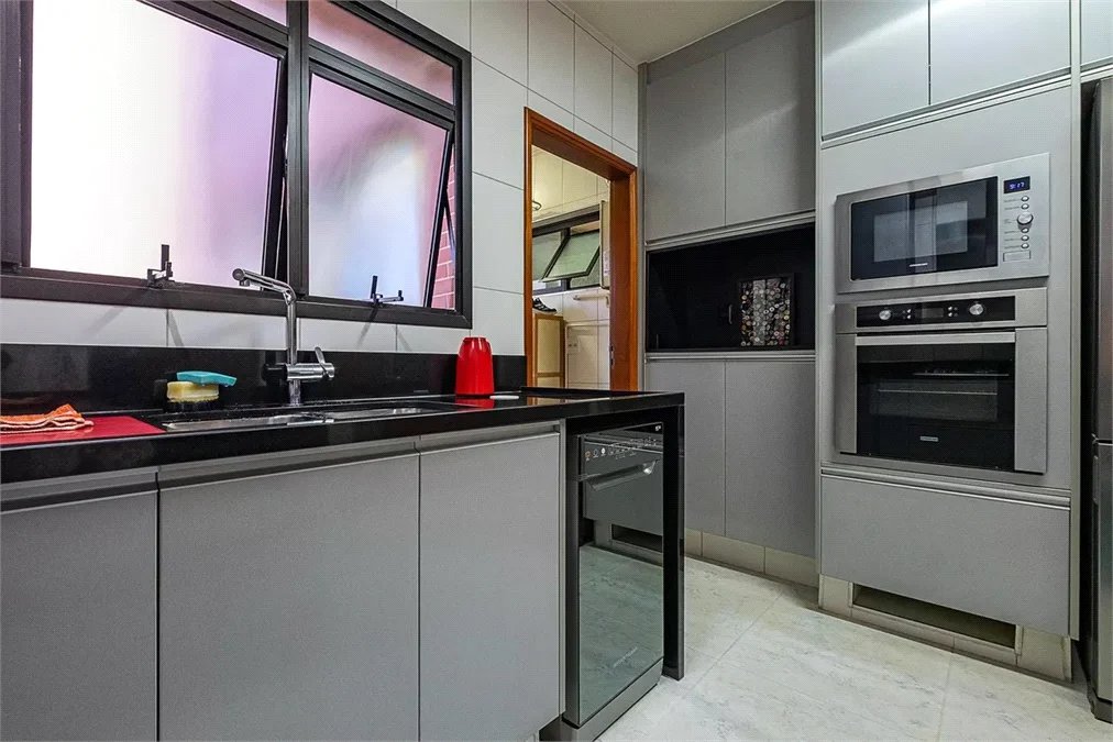 Apartamento à venda com 3 quartos, sendo 1 suíte,  em Jardim das Bandeiras, São Paulo, SP