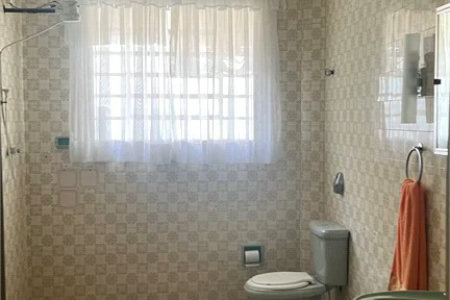 Procurando tranquilidade sem abrir mão da praticidade? Esta casa na Rua Diogo Ortiz oferece o equilíbrio perfeito.