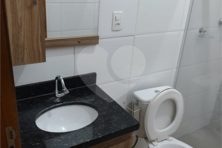 Casa térrea no Cidade Aracy .