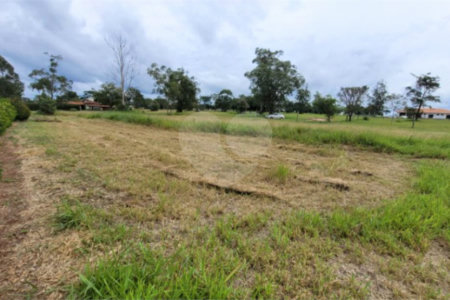 Loteamento Residencial no Condomínio Vila Pinhal do Broa.