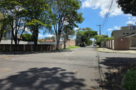 Em bairro nobre está o seu maravilhoso lote em Atibaia, Venha conhecer.