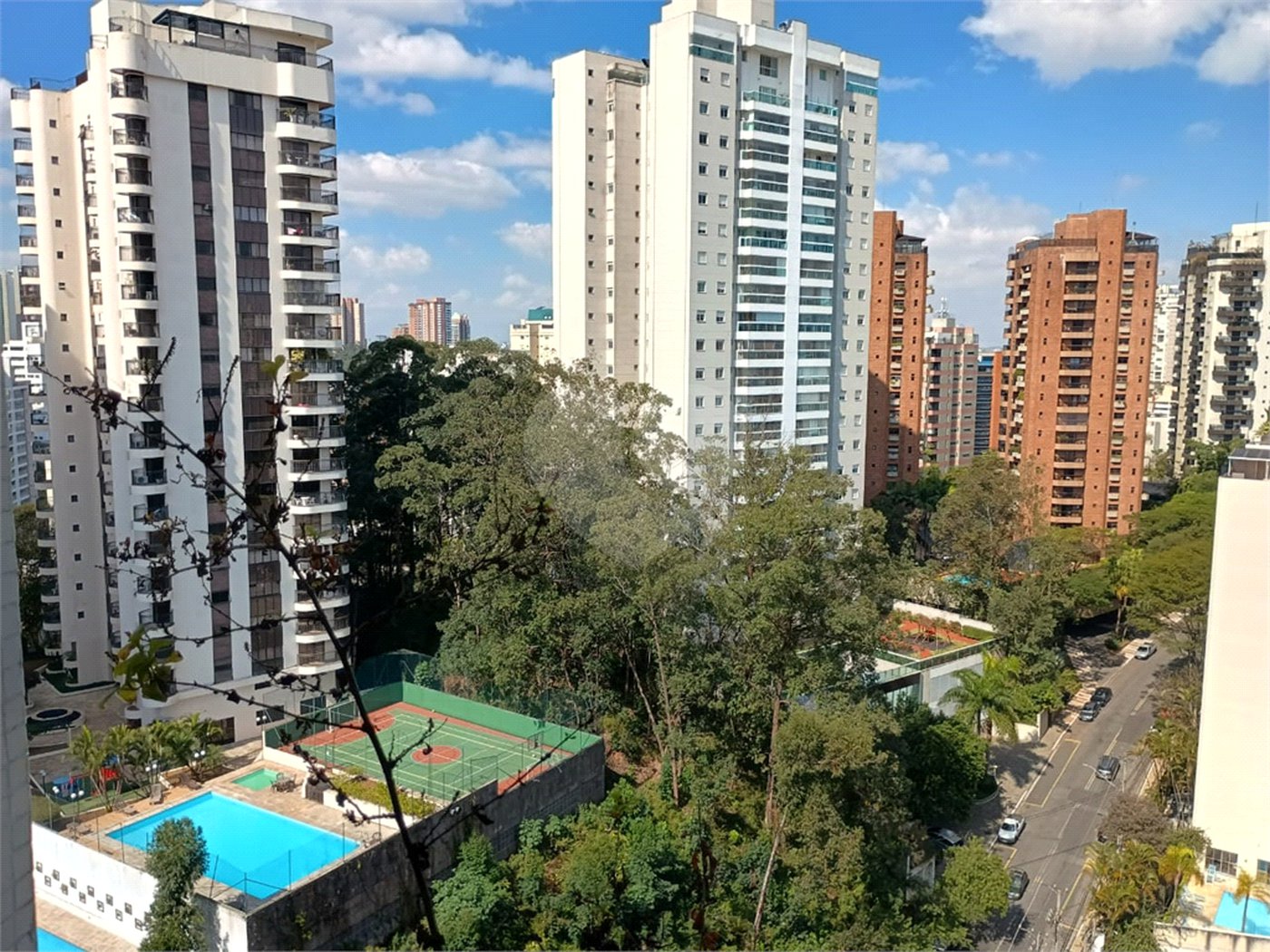 Apartamento à venda ou para alugar com 4 quartos, sendo 1 suíte,  em Vila Andrade, São Paulo, SP