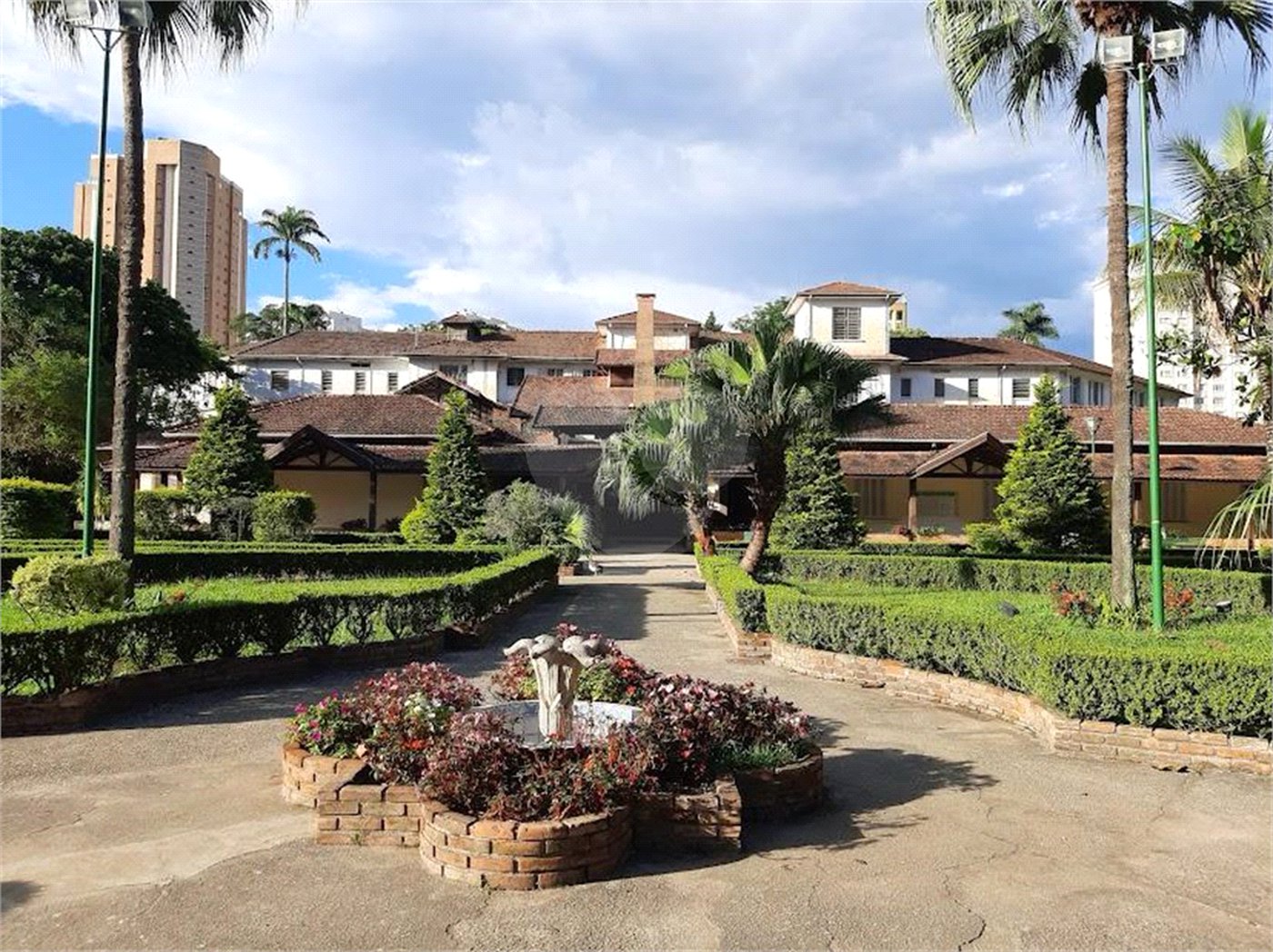 Casa à venda com 4 suítes no condomínio Monaco, São José dos Campos - SP