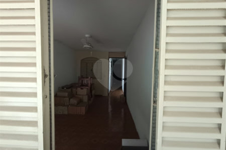 Casa à venda com 4 quartos, sendo 1 suíte, em Vila Leão, Sorocaba, SP