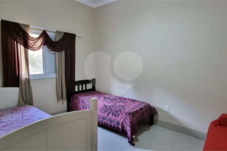 Casa à venda com 3 quartos, sendo 1 suíte, no condomínio Chácaras do Lago, Vinhedo - SP