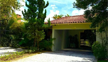 Sobrado à venda com 5 quartos, sendo 3 suítes, em Jardim Leonor, São Paulo, SP