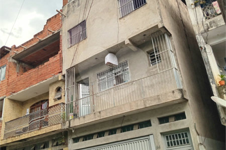 Sobrado à venda com 4 quartos, sendo 1 suíte,  em Furnas, São Paulo, SP