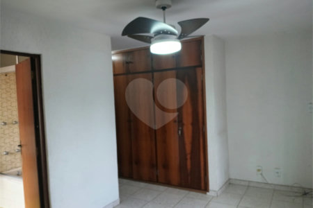 Sobrado à venda com 4 quartos, sendo 2 suítes, em Interlagos, São Paulo, SP