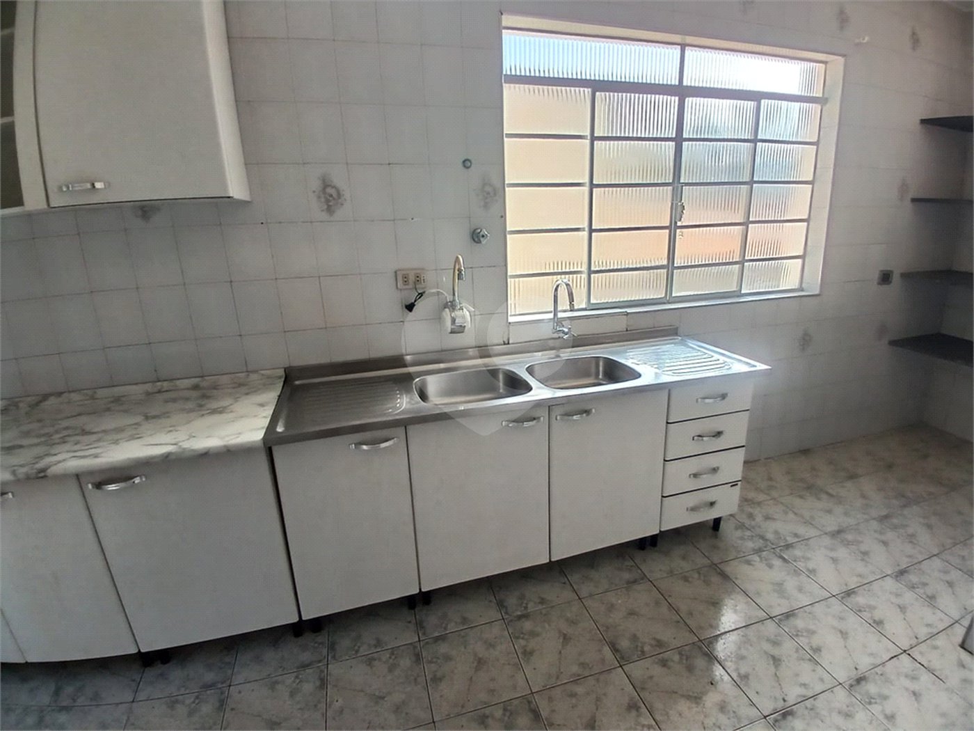 Casa à venda com 4 quartos, sendo 2 suítes, em Vila Gustavo, São Paulo, SP