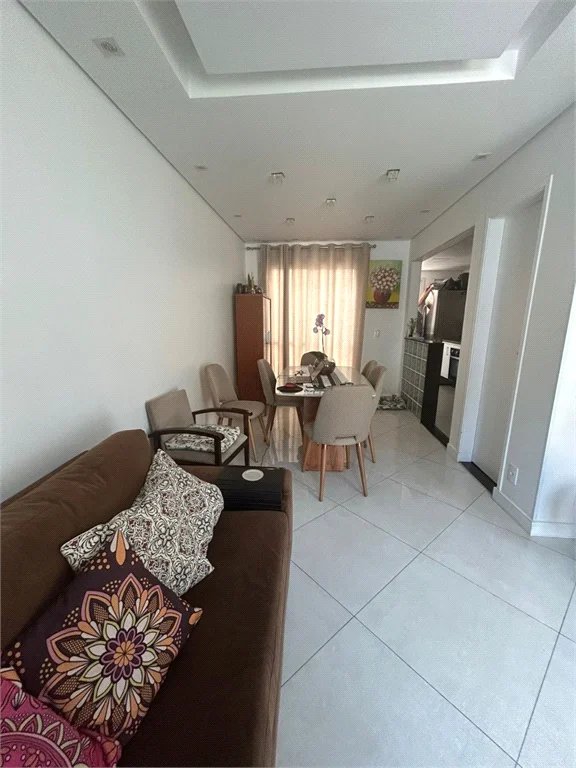 Casa à venda com 3 quartos, sendo 1 suíte, no condomínio Vila das Cores, São Paulo - SP