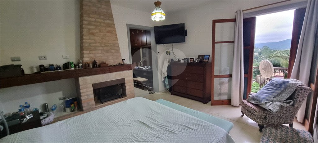 Sobrado à venda com 3 suítes em Serra da Cantareira, Mairiporã, SP
