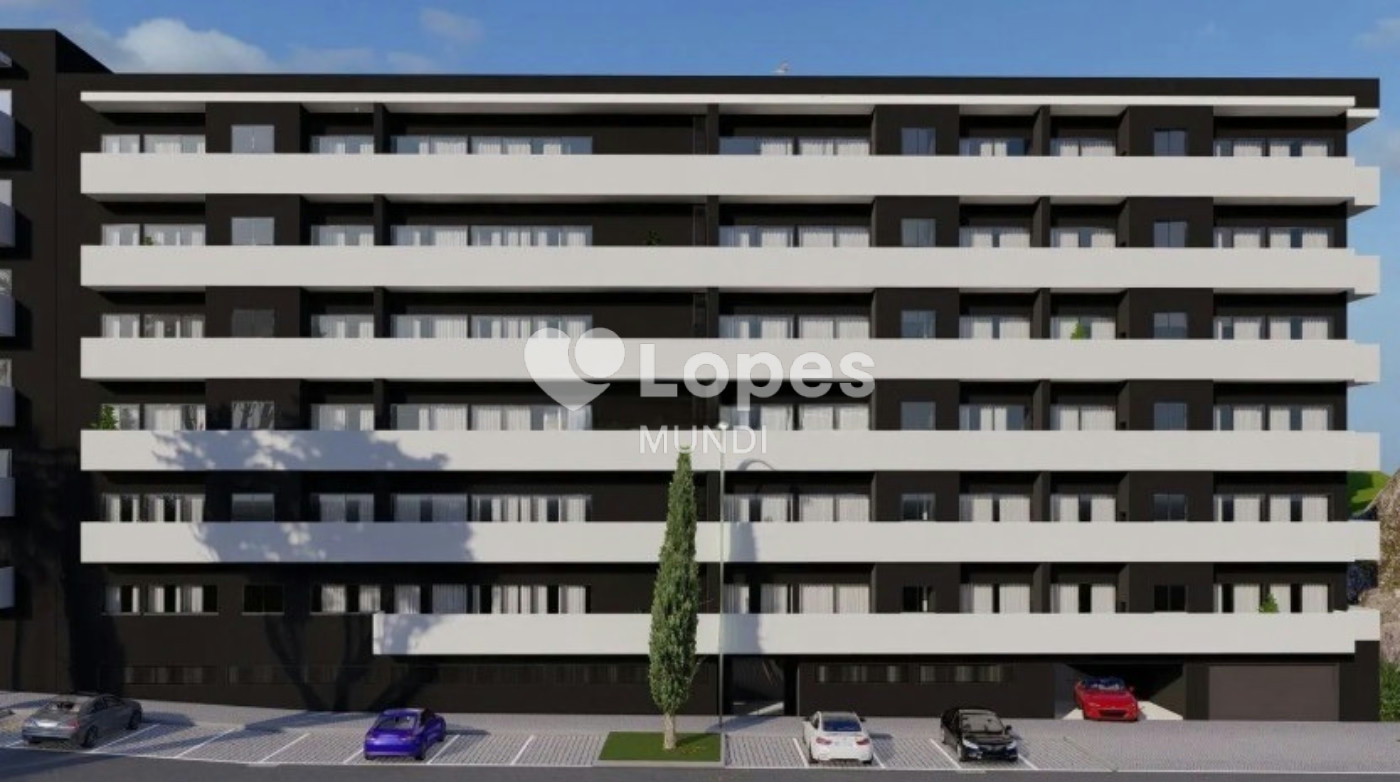 Apartamento T2 à venda em Águas Santas, Maia, Portugal – Varanda e garagem
