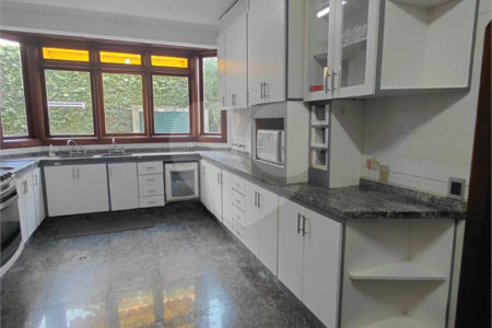 Casa à venda com 4 suítes no condomínio Ville Bourghese, São Paulo - SP