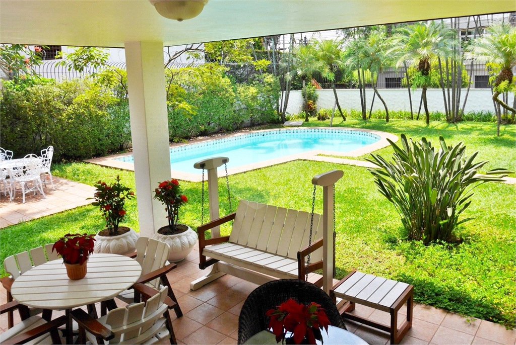 Casa à venda com 4 quartos, sendo 1 suíte,  em Jardim Guedala, São Paulo, SP