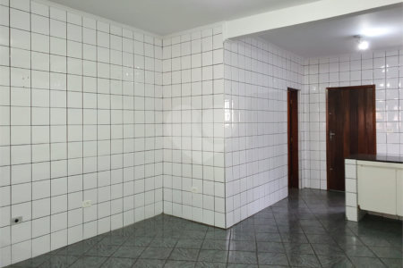 Casa à venda com 4 quartos em Parque Vitória, São Paulo, SP