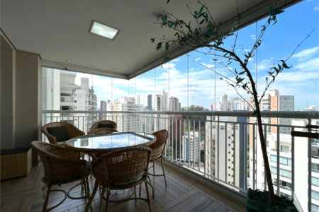 Apartamento à venda com 3 quartos, sendo 1 suíte,  em Vila Andrade, São Paulo, SP
