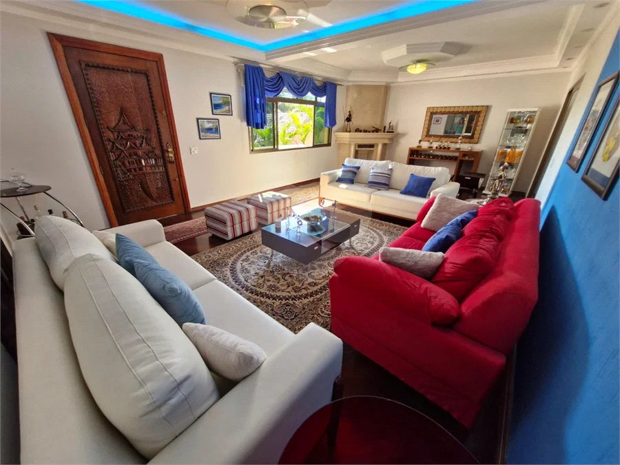 Casa à venda com 4 suítes no condomínio Villa Viana II, Cotia - SP
