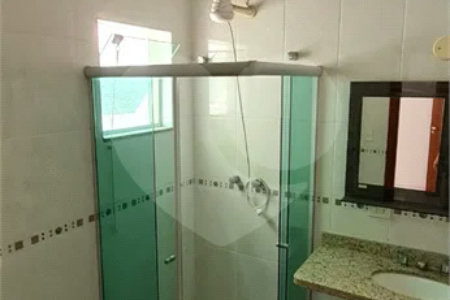 Sobrado a venda no Ipiranga de 220m² com 4 suítes e 2 vagas.Estuda permuta.