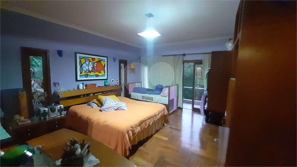 Casa à venda com 4 quartos, sendo 2 suítes, no condomínio Champs Elysees Village, Mairiporã - SP