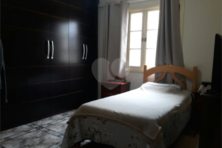 Sobrado à venda com 3 quartos, sendo 1 suíte,  em Esplanada Mendes Moraes, São Roque, SP