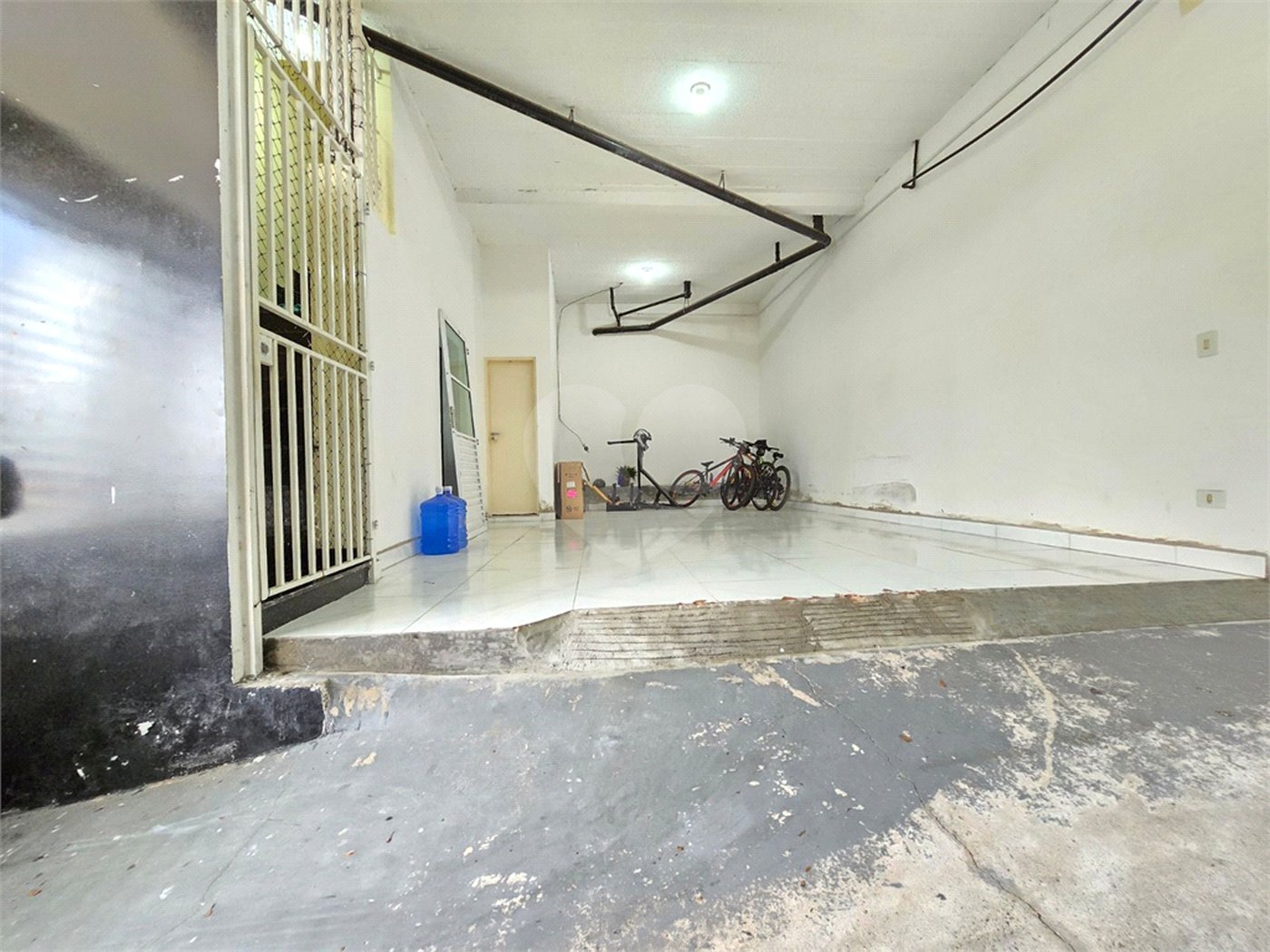 Casa à venda com 3 quartos, sendo 1 suíte, no condomínio Rafaela I, São Paulo - SP