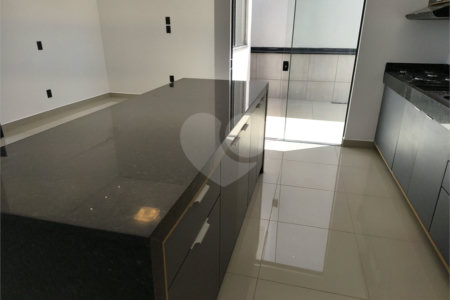 Casa à venda ou para alugar com 3 quartos, sendo 1 suíte, no condomínio Condomíno Helena Maria, Sorocaba - SP
