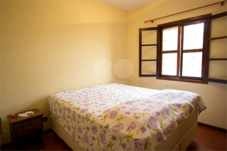 Casa à venda ou para alugar com 5 quartos, sendo 2 suítes, no condomínio Restinga Verde, São Roque - SP