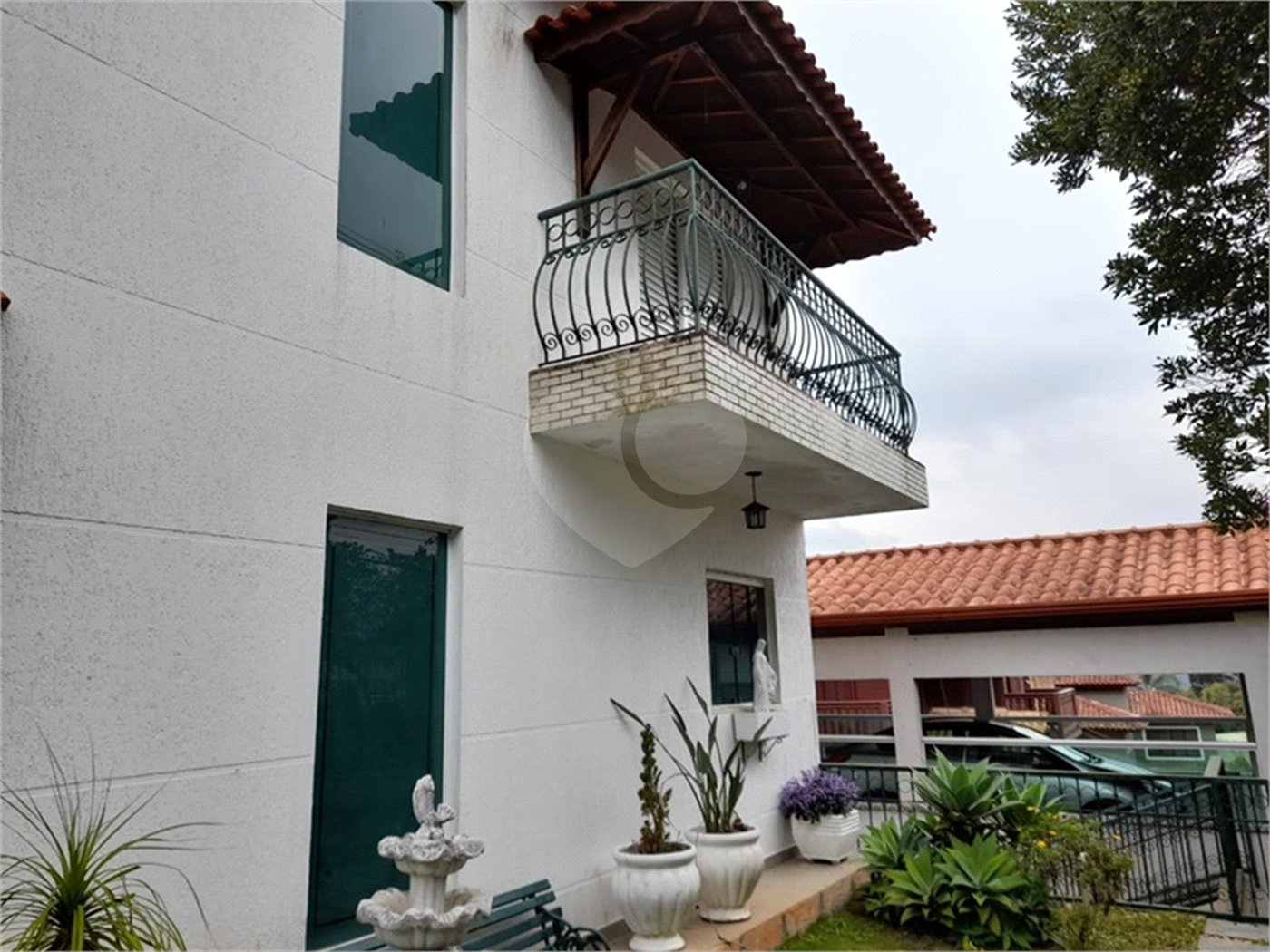 Casa à venda com 5 quartos, sendo 3 suítes,  no condomínio Alpes da Cantareira, Mairiporã - SP