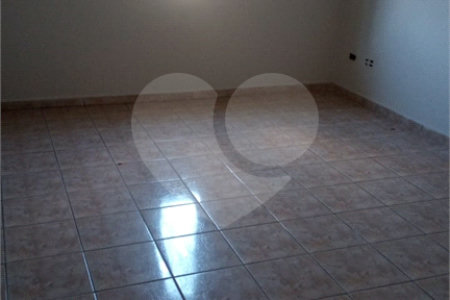 Sobrado à venda com 3 quartos, sendo 1 suíte, em Paulicéia, São Bernardo do Campo, SP
