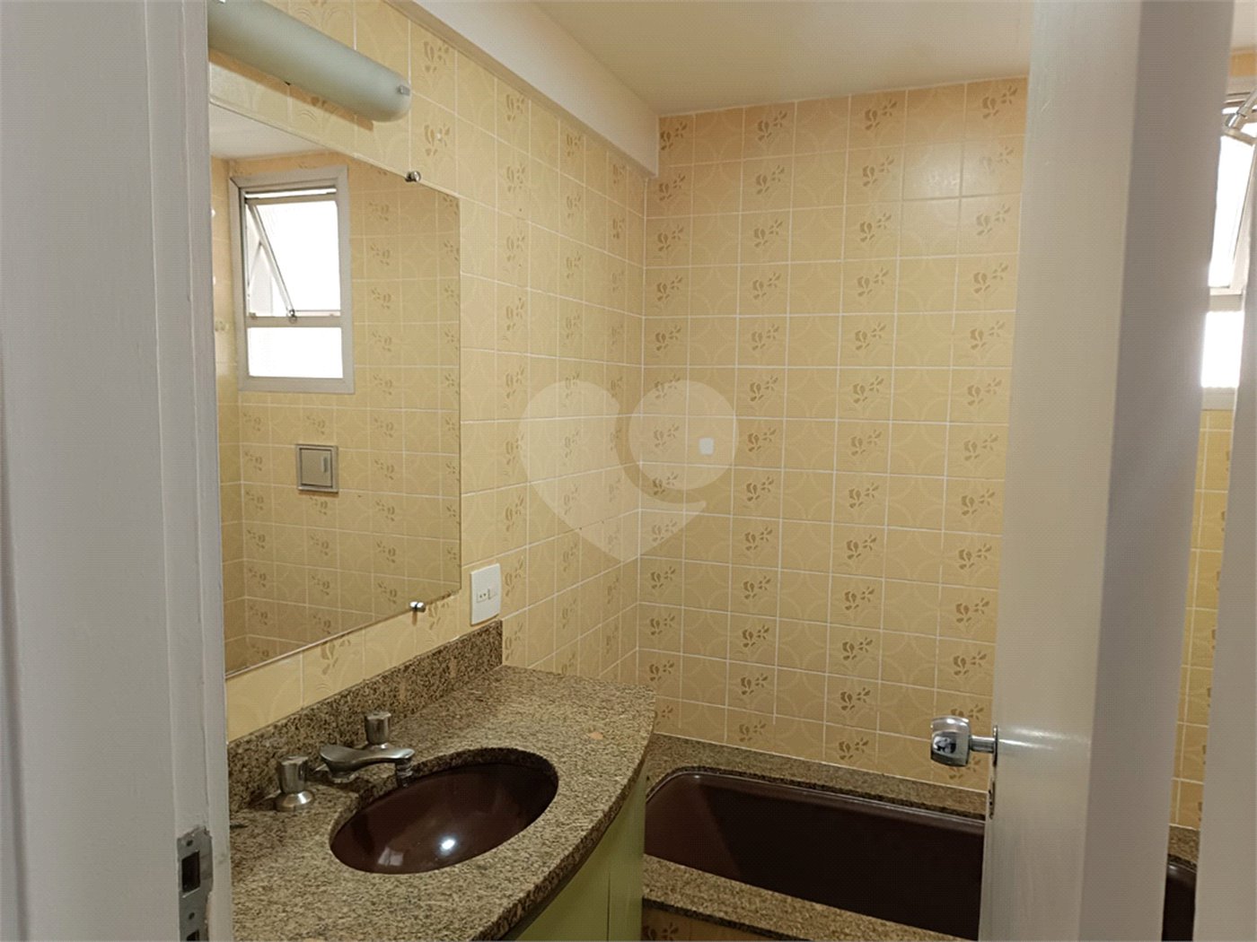 Apartamento à venda com 3 quartos, sendo 1 suíte, em Moema, São Paulo, SP