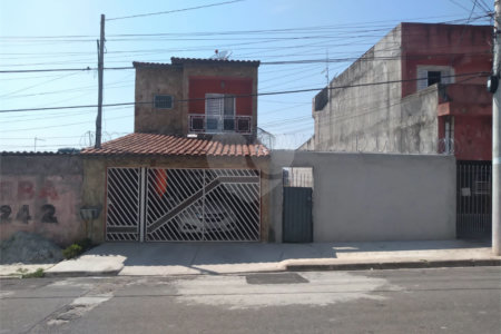 Sobrado à venda com 3 quartos, sendo 1 suíte, em Vila Santa Margarida, Ferraz de Vasconcelos, SP