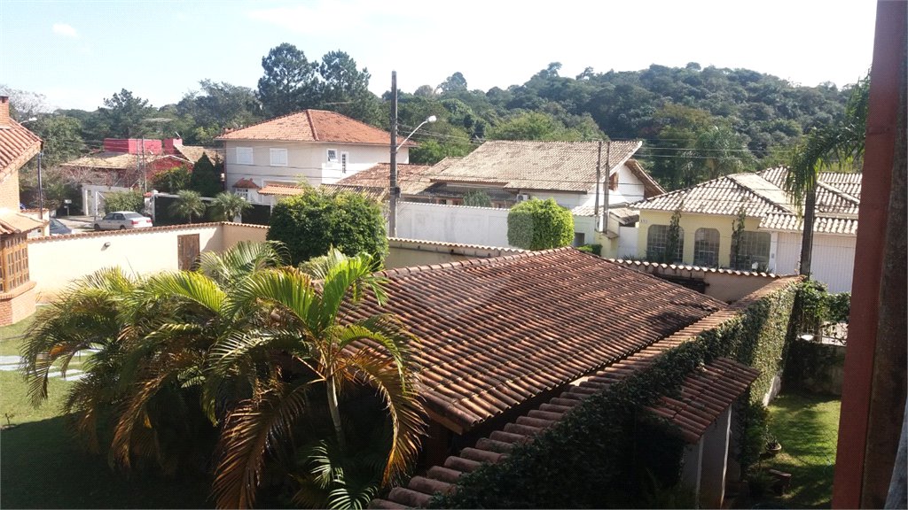 Casa à venda com 4 quartos, sendo 2 suítes, no condomínio Fazendinha Chácara Vale do Rio Cotia, Carapicuíba - SP