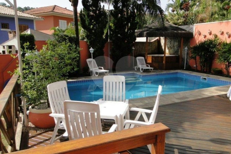 Casa à venda com 4 suítes em Horto Florestal, São Paulo, SP