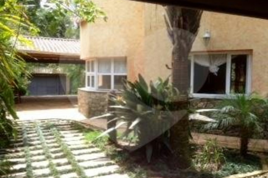 Sobrado à venda com 4 quartos, sendo 2 suítes, em Alpes da Cantareira, Mairiporã, SP