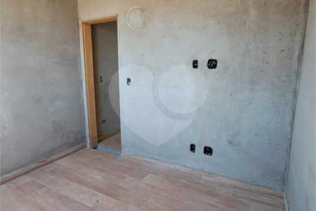 Sobrado à venda com 3 quartos, sendo 1 suíte,  em Vila Laís, São Paulo, SP