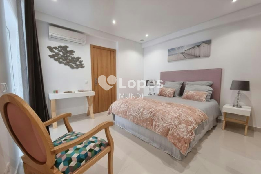 Casa com 4 quartos à venda em Albufeira, Algarve, Portugal – Vista para o mar e piscina