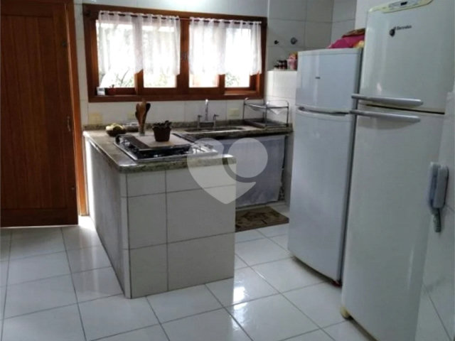 Casa à venda com 4 quartos, sendo 2 suítes, no condomínio Parque Imperial da Cantareira, Mairiporã - SP