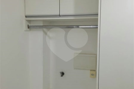 Apartamento no Condomínio Mont Royal.