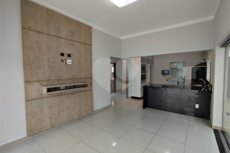Sobrado à venda com 3 quartos, sendo 2 suítes, em Jardim Itália, Itapetininga, SP