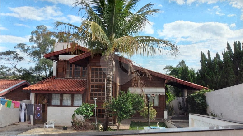 Sobrado à venda com 3 quartos, sendo 1 suíte,  no Centro, Vinhedo, SP
