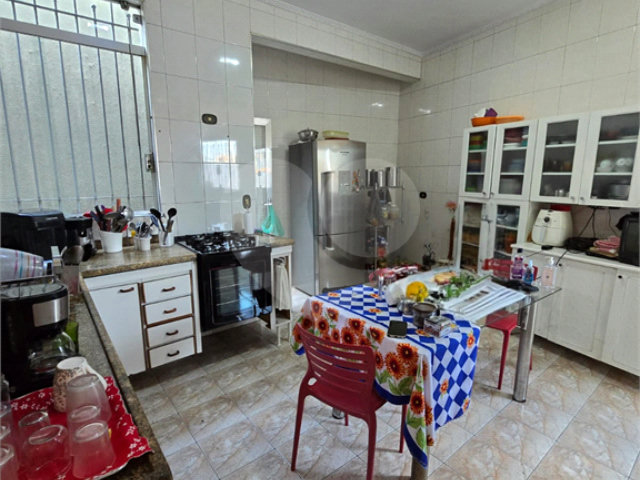 Sobrado à venda com 5 quartos, sendo 1 suíte,  em Vila Bonilha, São Paulo, SP
