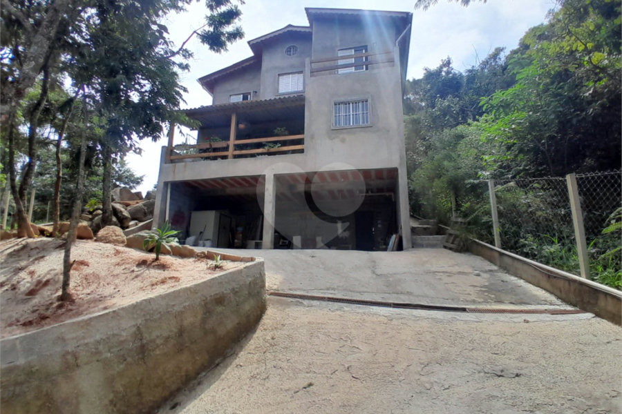 Sobrado à venda com 3 quartos, sendo 1 suíte, em Serra da Cantareira, Mairiporã, SP