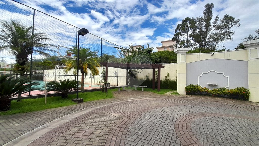 Casa à venda com 3 quartos, sendo 1 suíte, no condomínio Residencial Jardins, São Bernardo do Campo - SP