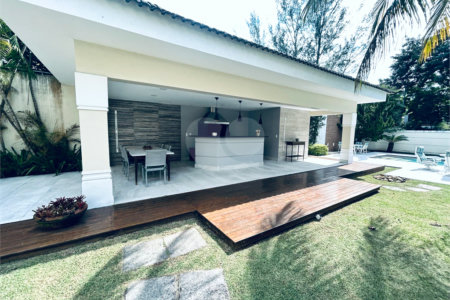 Casa à venda com 8 quartos, sendo 7 suítes, em Barra da Tijuca, Rio de Janeiro, RJ