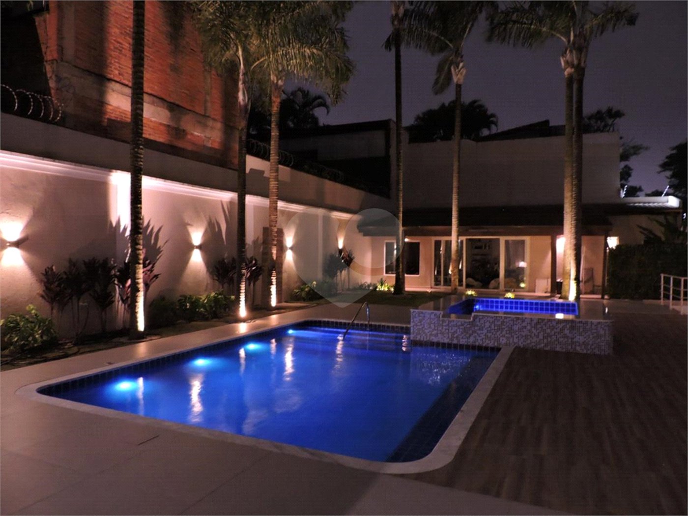 Casa à venda com 5 suítes em Paraisópolis, São Paulo, SP